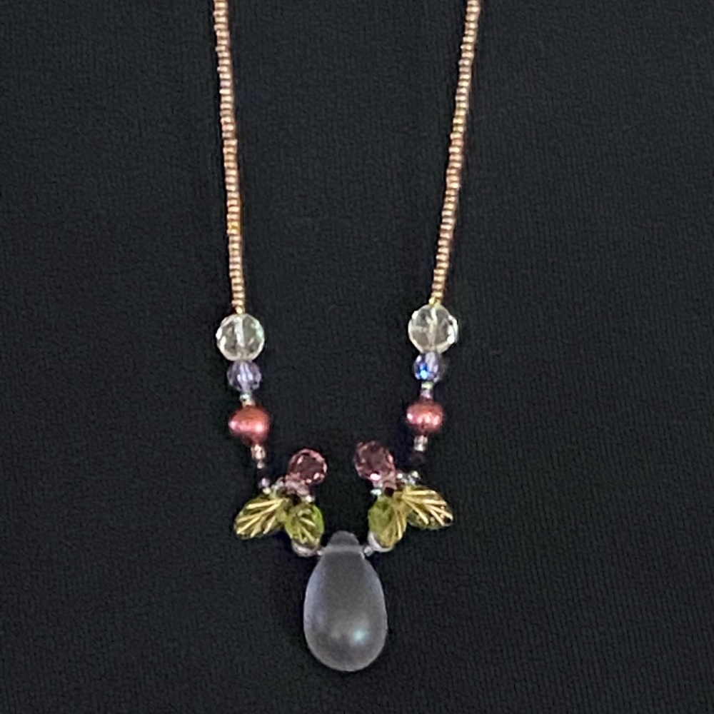 Glass Beaded Necklace Grape Vine Flowers in Lavender Pink Green Clear Crystals - Picture 5 of 7